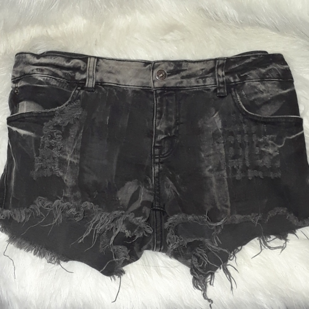 Black distressed denium shorts
